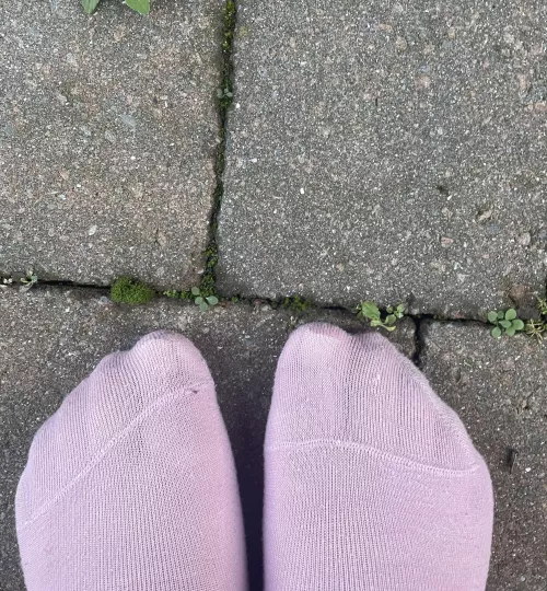 Can you see my toes?