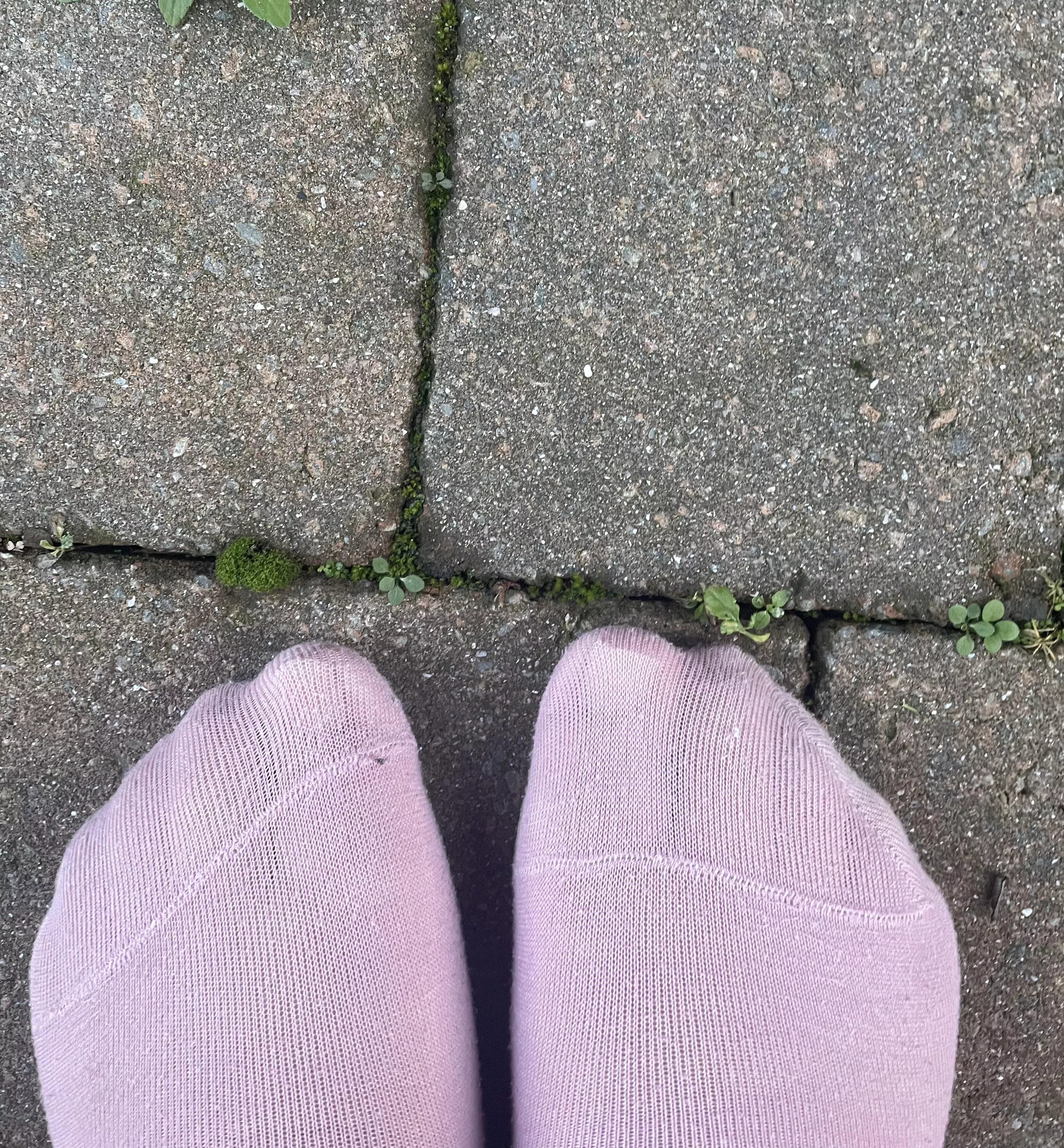 Can you see my toes?