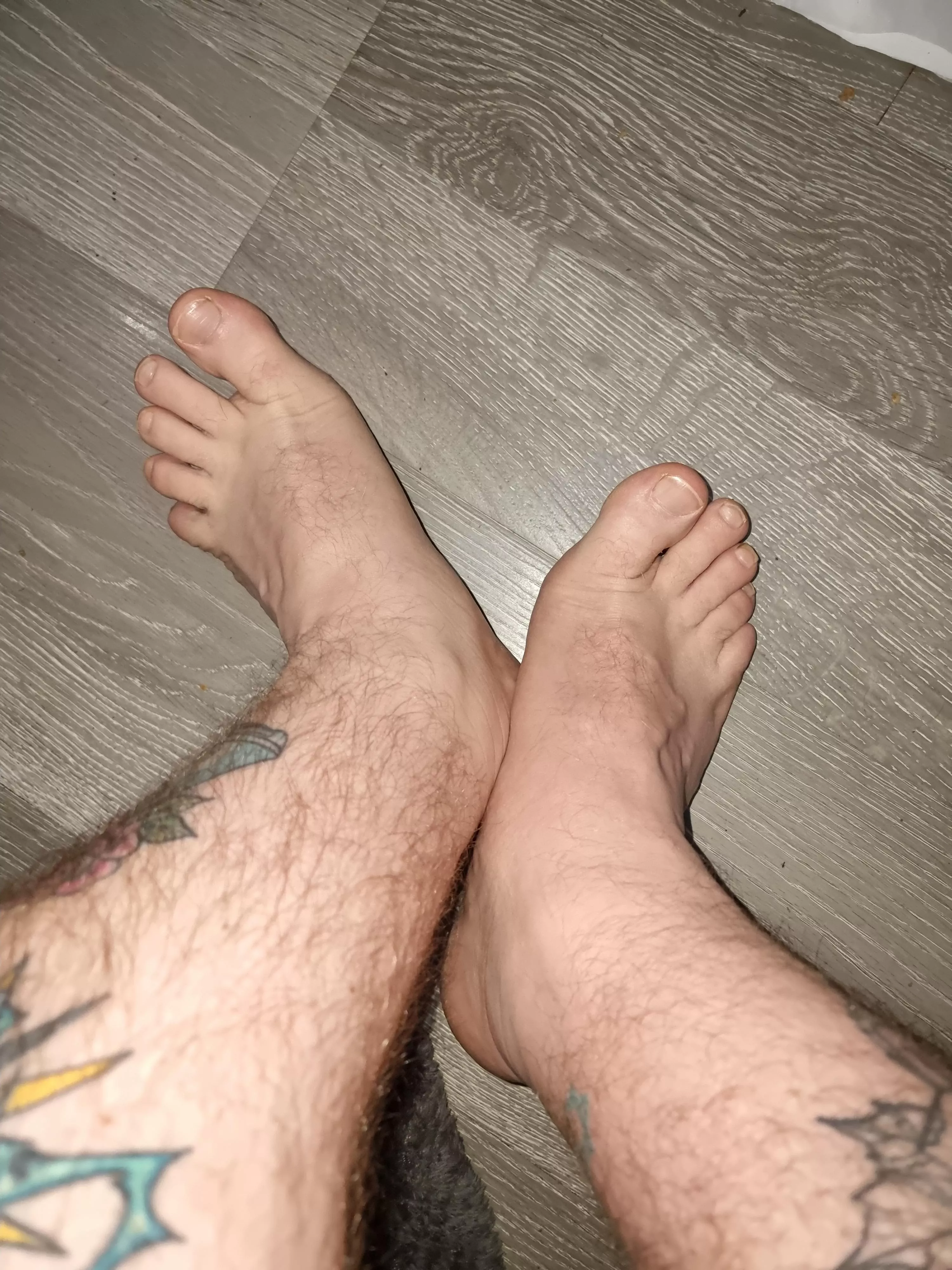 Do my husband's feet belong here ?
