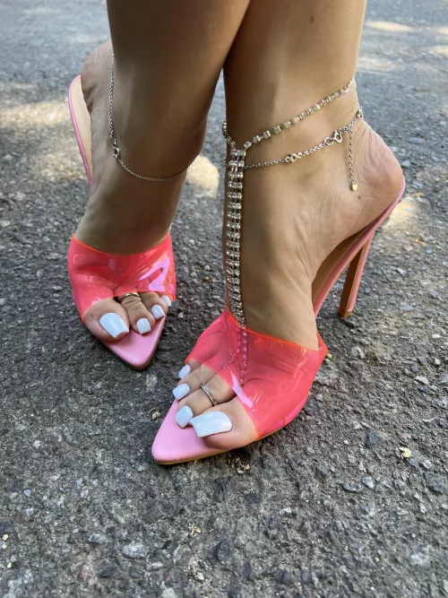 Do you like? 😛 and my anklets 😍