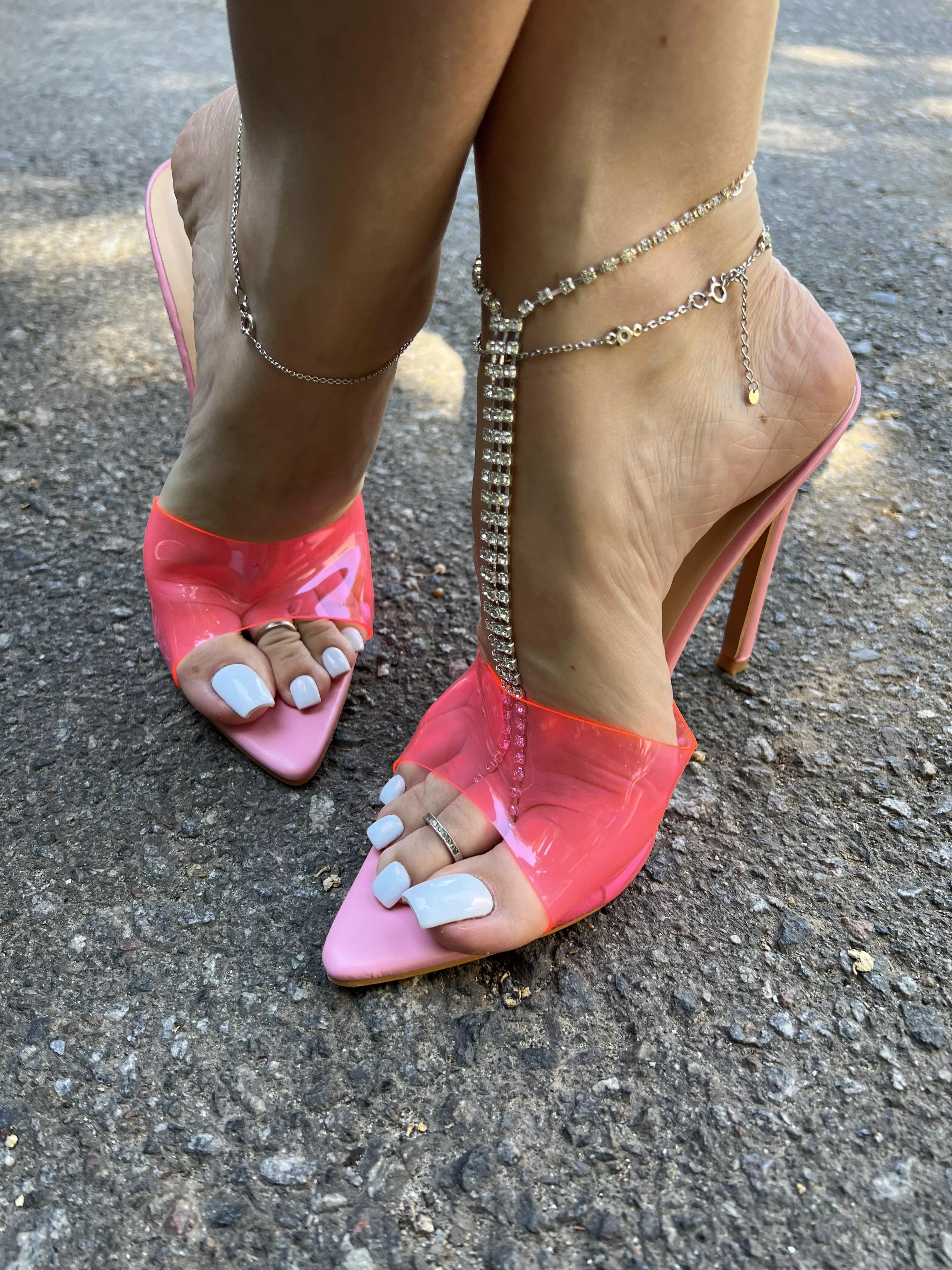 Do you like? 😛 and my anklets 😍