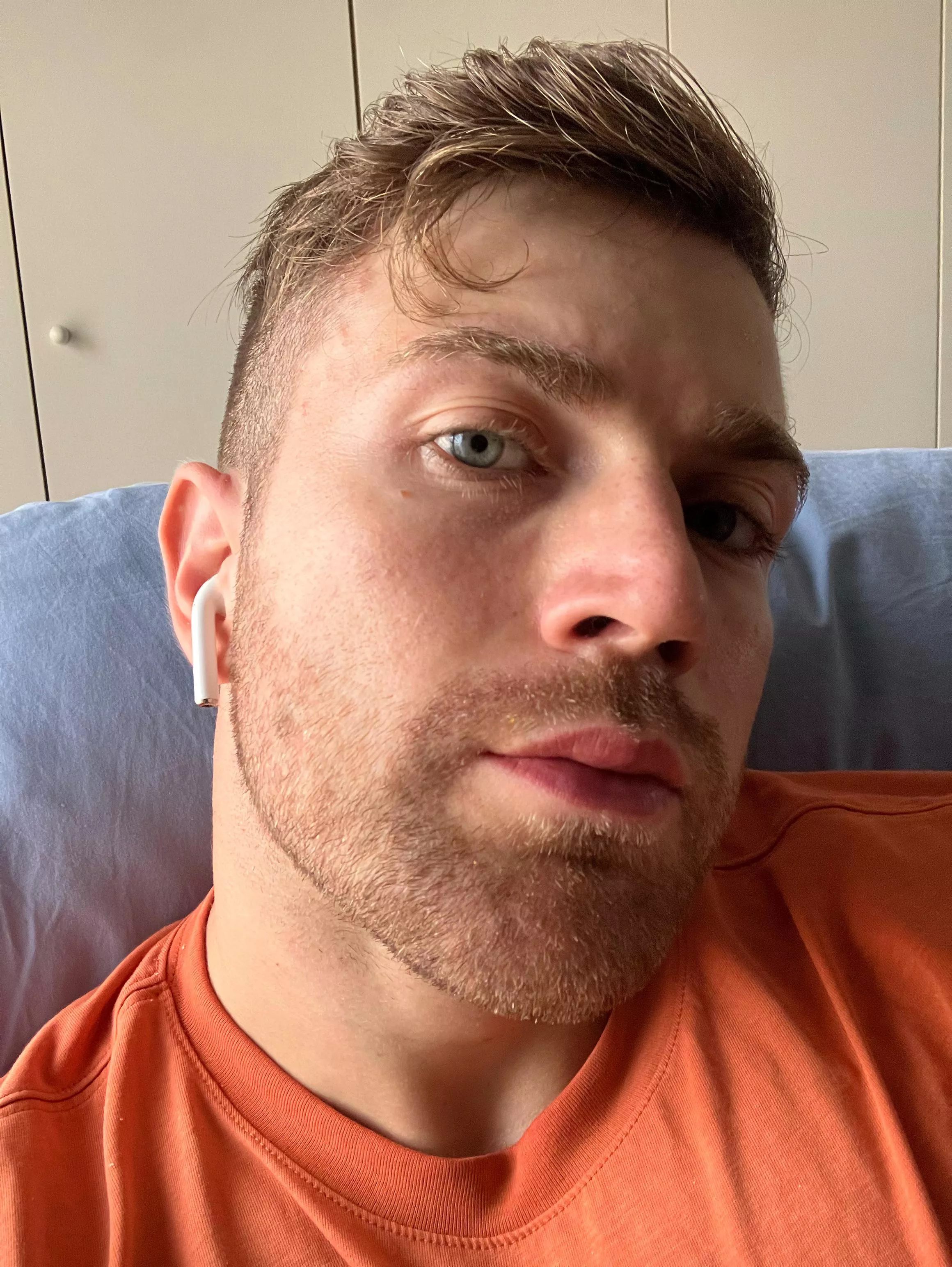 Do you like listen music when you play?