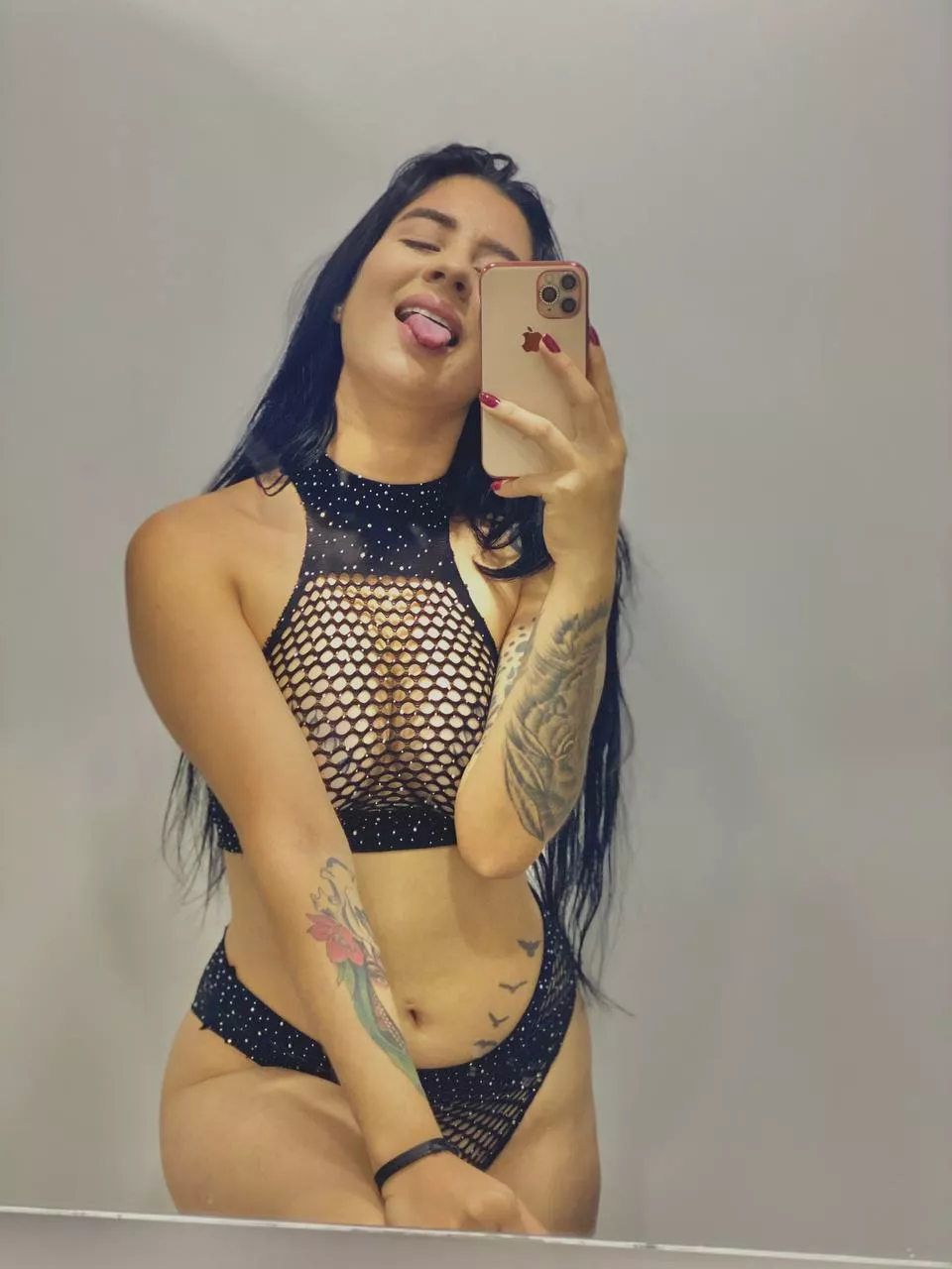 Don't you wanna reach out and touch my whole body?😊💞