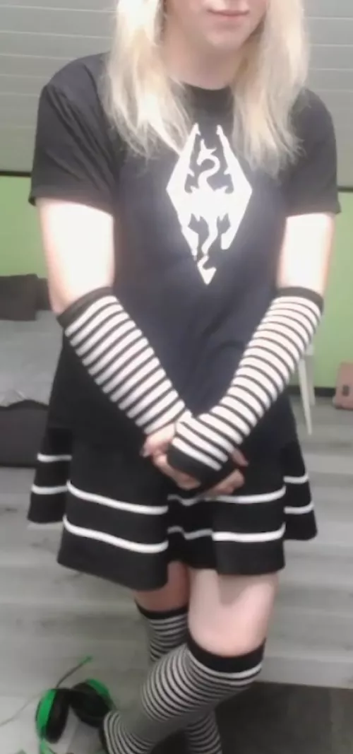 First time showing myself hiiii >-<