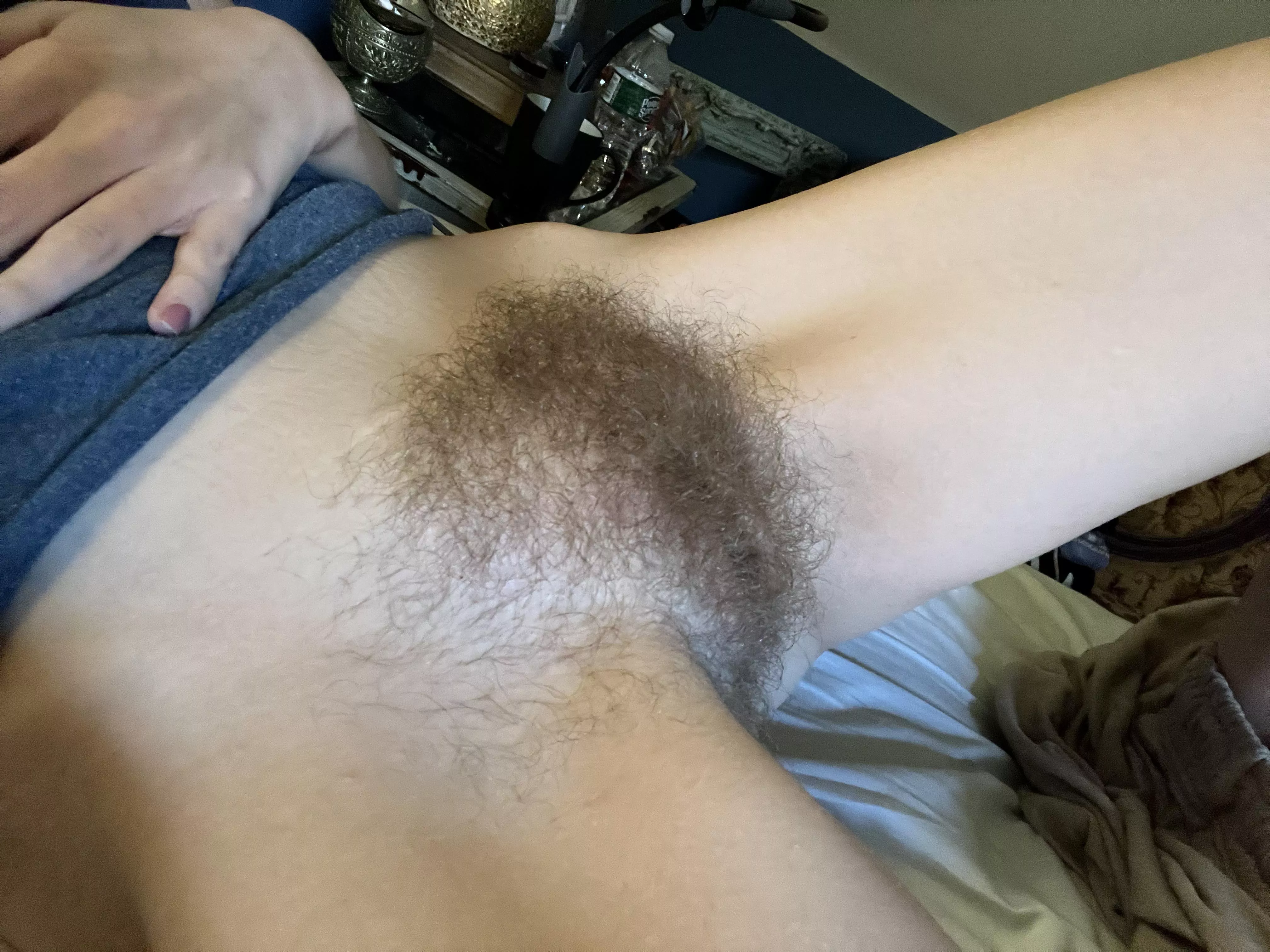 ~*fsssshhhSSsshhhshhh*~ (the sound the hair makes as it rapidly pushes through my skin 🌕 🐺)