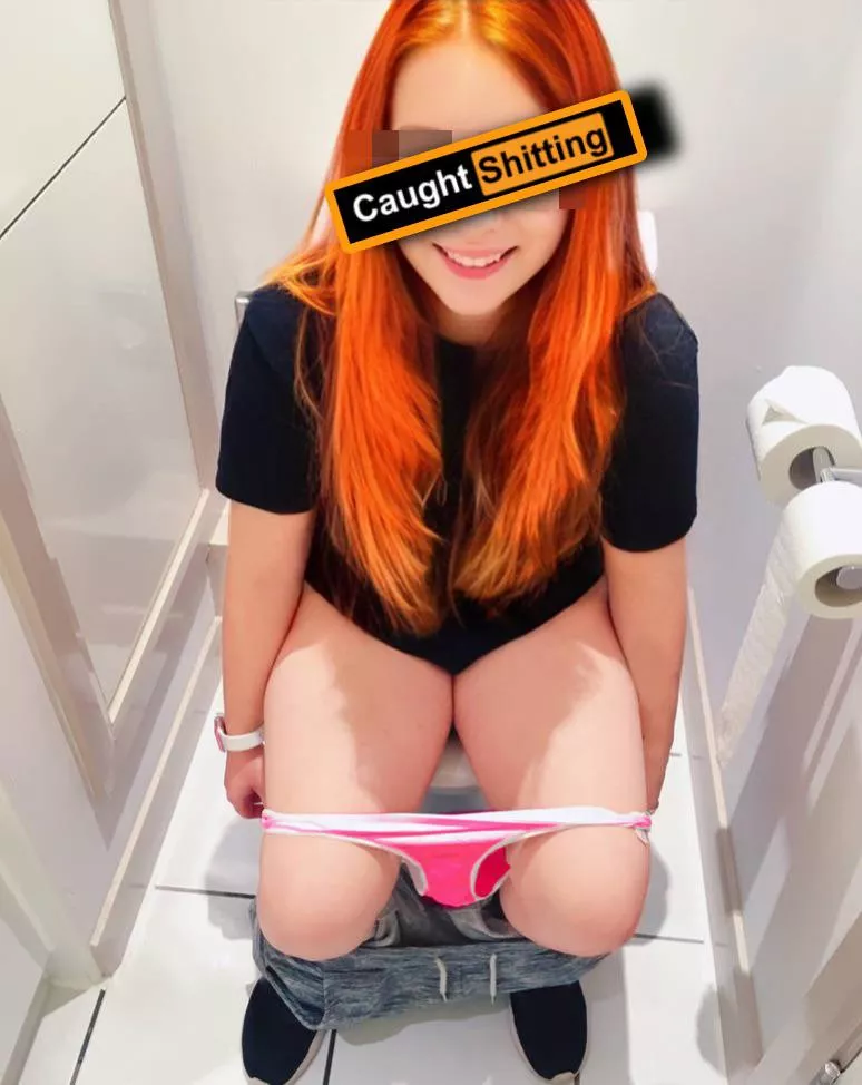 Girlfriend caught shitting on the toilet