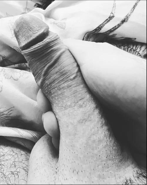 Guess my size correct and receive some free nudes 😉