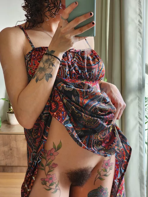 Hairy pussy to make your day start right 😏