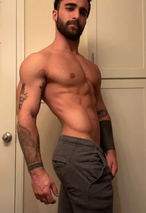 Hmm, you called? 👀👅