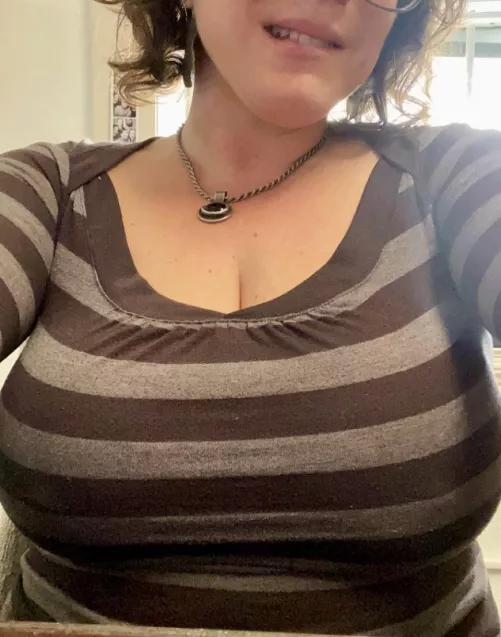 Hump day = no bra day!