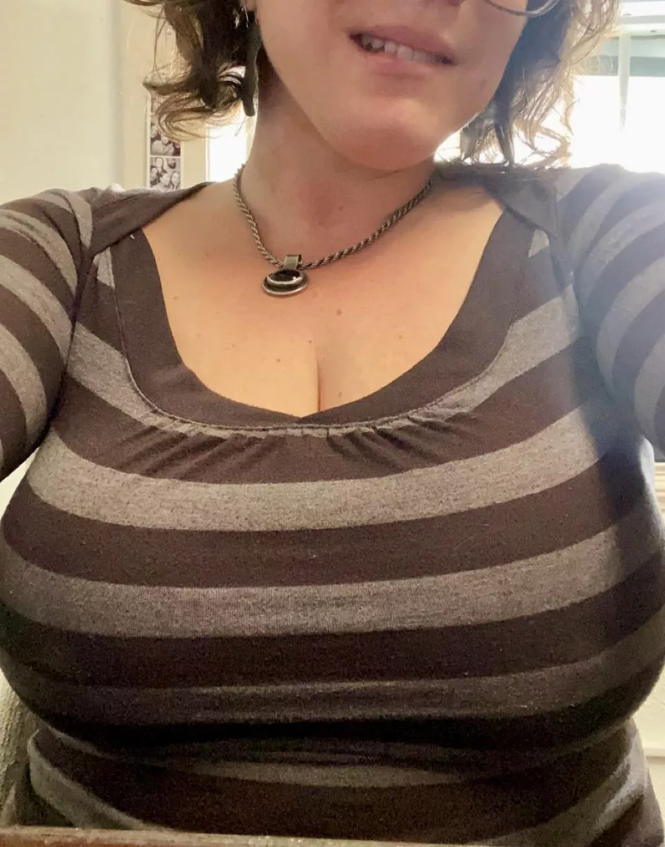 Hump day = no bra day!