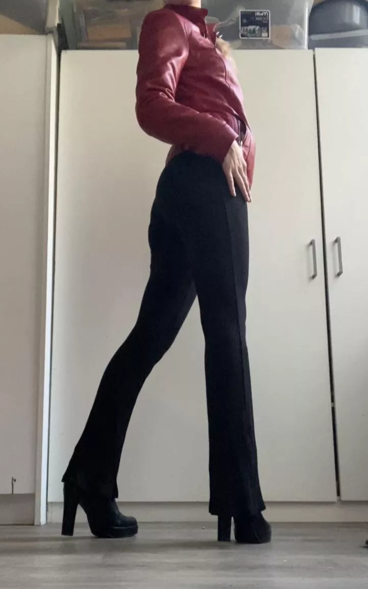 I love when my high heels matches my outfit