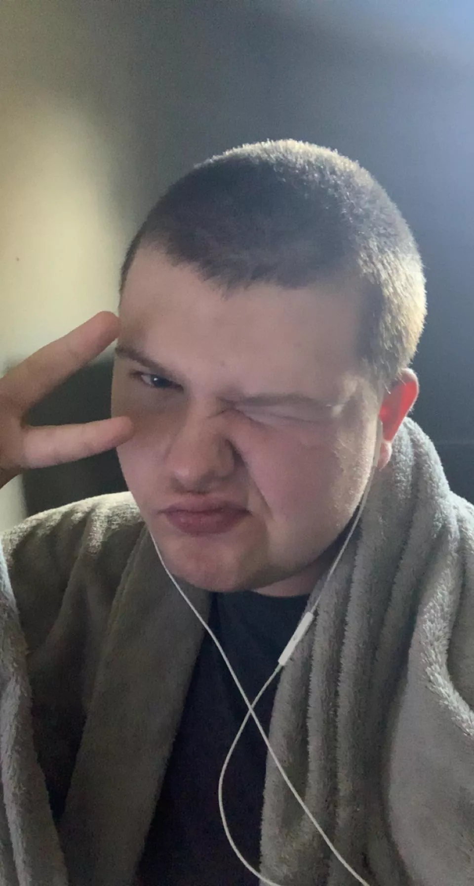 i took this right after i woke up as i was playing guild wars 2 😂