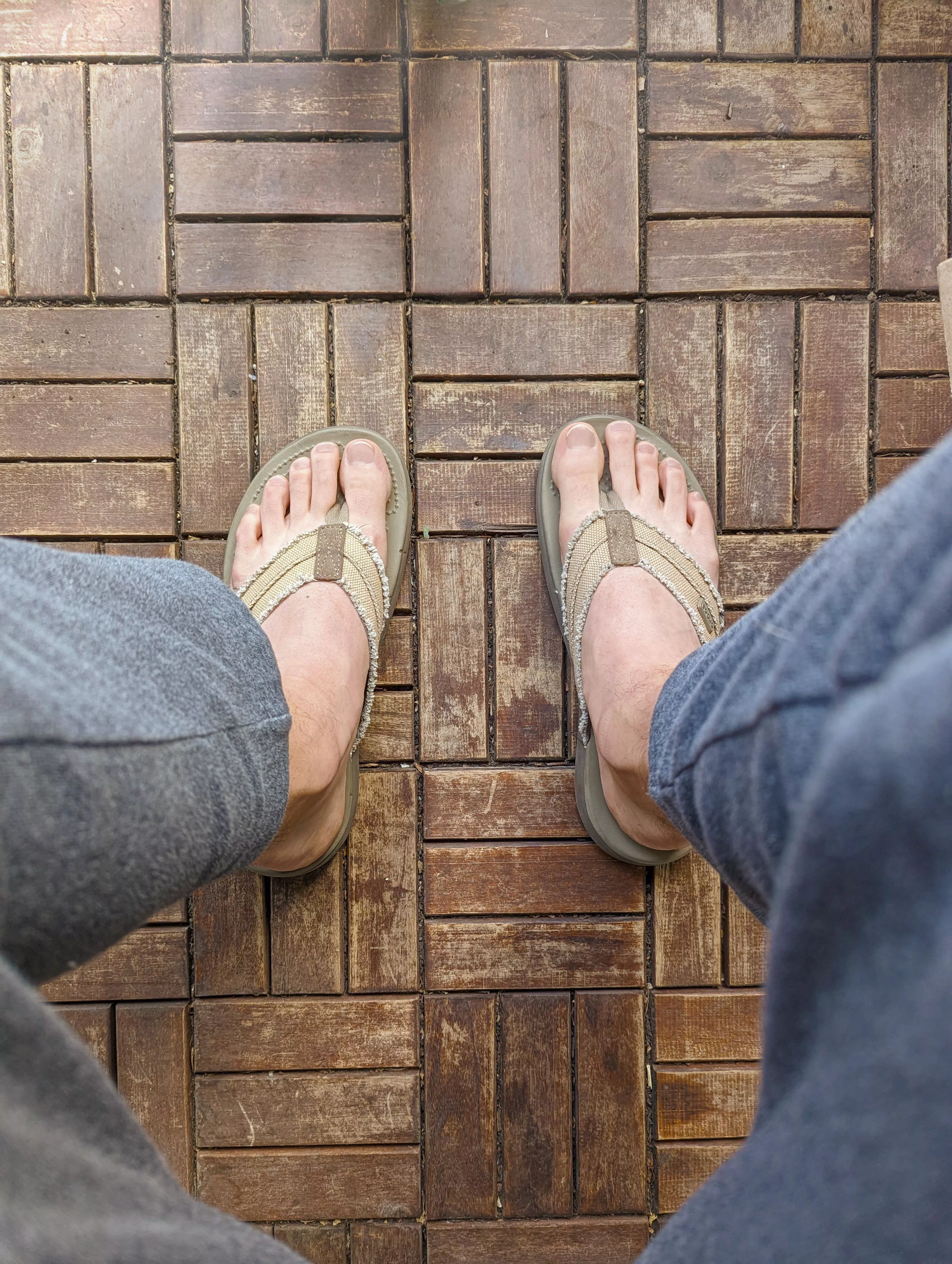 i'm back, bois - flip flops + sweatpants are my fav