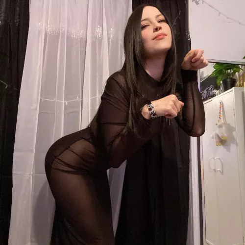 I’m new here. Say hello?🖤