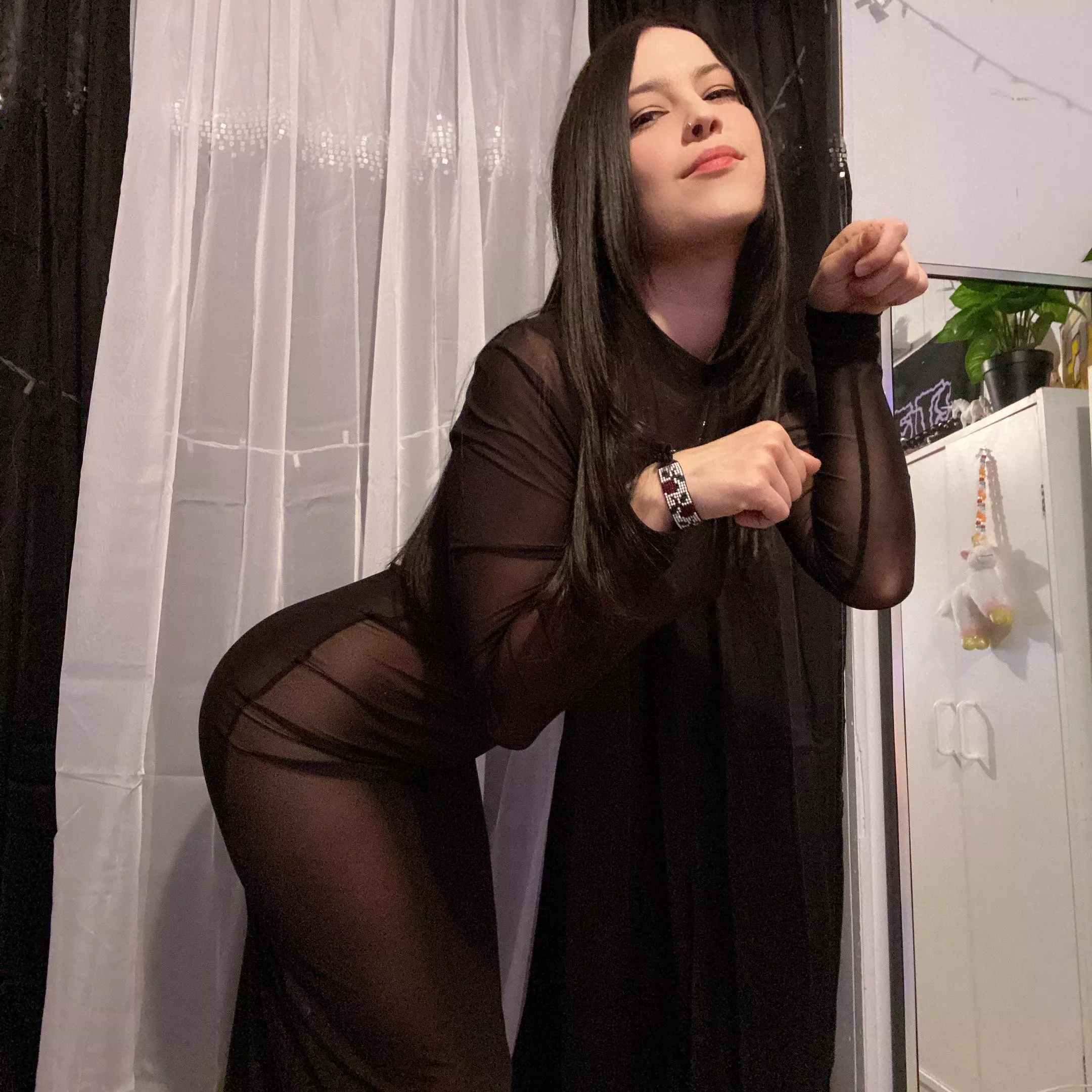 I’m new here. Say hello?🖤