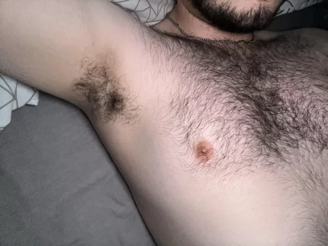 just home from work and all i can smell is my ripe pits. wish someone would come worship them for me 😈