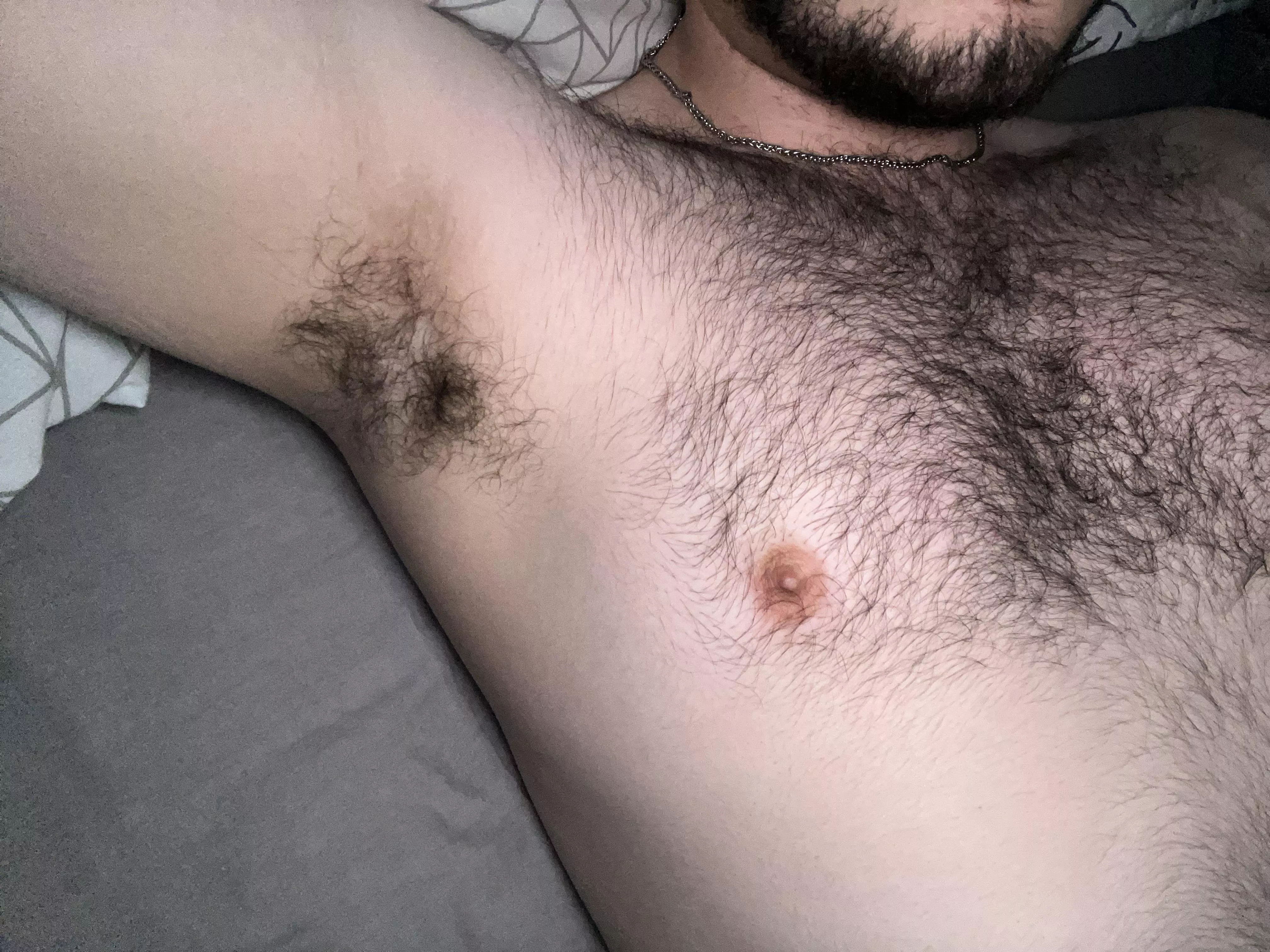 just home from work and all i can smell is my ripe pits. wish someone would come worship them for me 😈