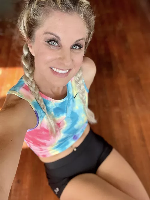 Just the milf next door 😏