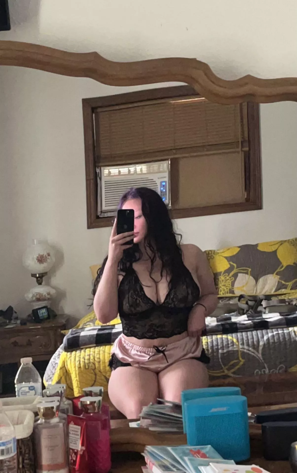 just ur average big titty goth😌