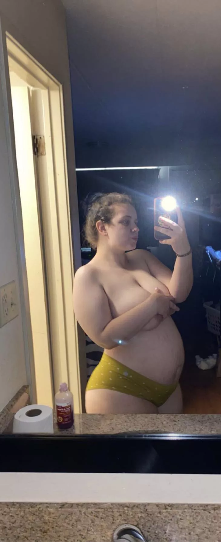 lactating pregnant milf 😜