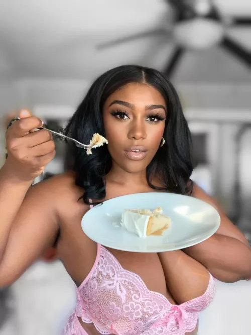 let em eat cake 🍰🧁🎂