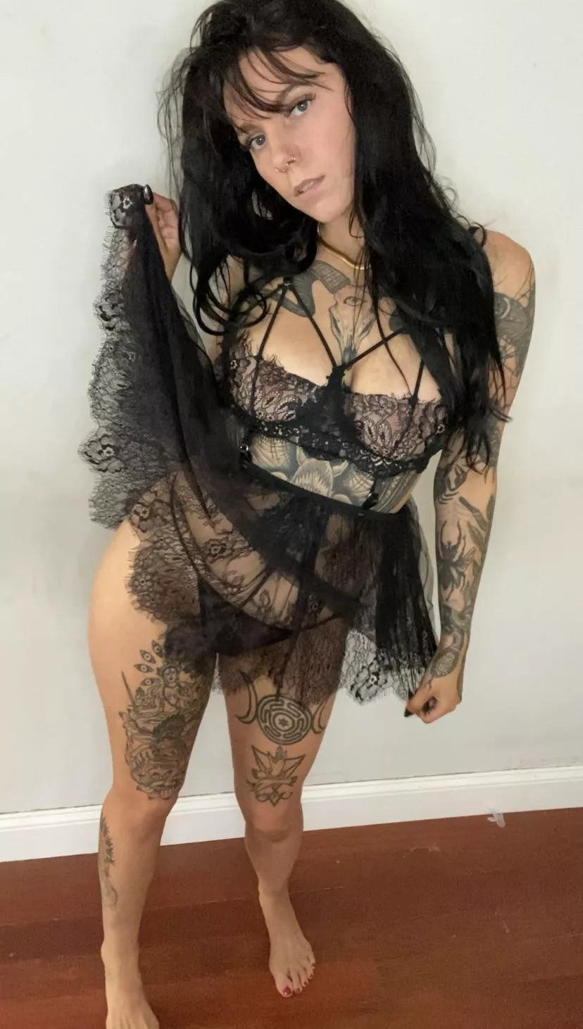 Link in comments for more 🖤