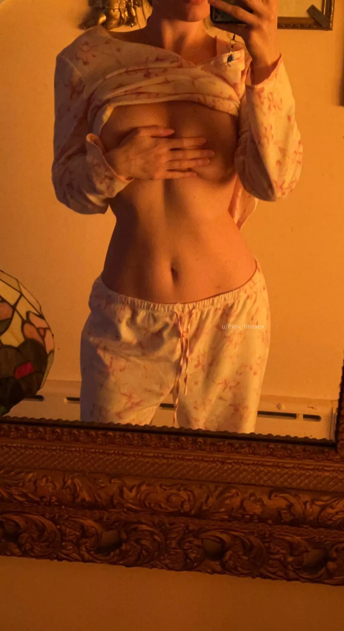 Love my tummy in this lighting [img]