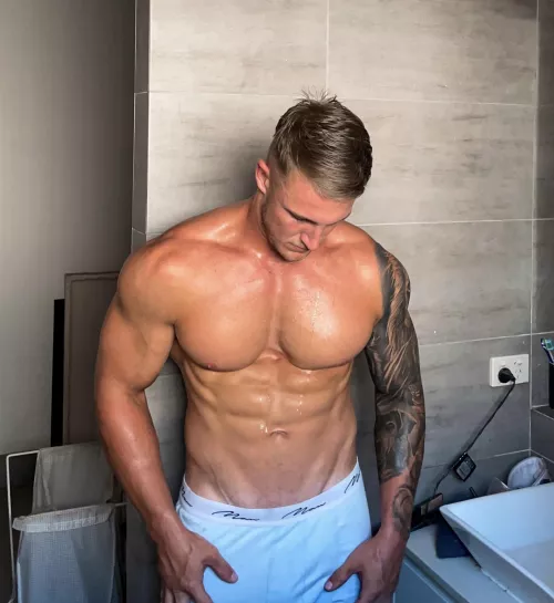 [m] WHOS TRAINING TODAY?