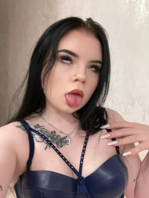 Maybe u want to be my friend?😏