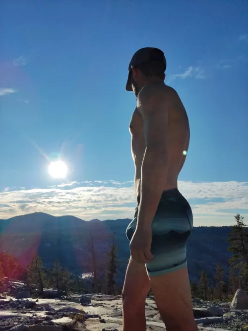 (M)oments like these are why you put the work in on bacpacking trips...