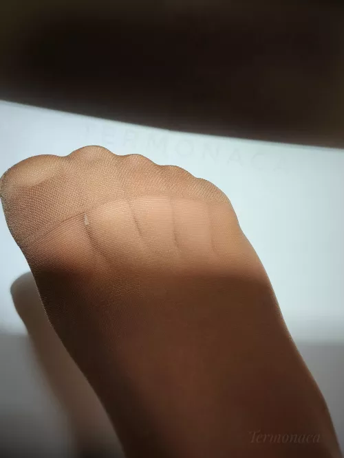 my pretty toes 🥺 show your love for them...