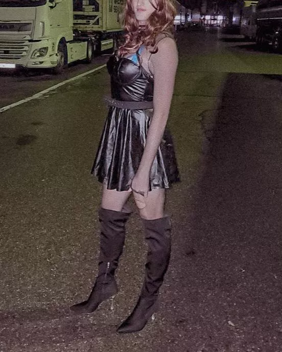 Night walk at a truck stop ♡ some thought i am a prostitute😅🤣