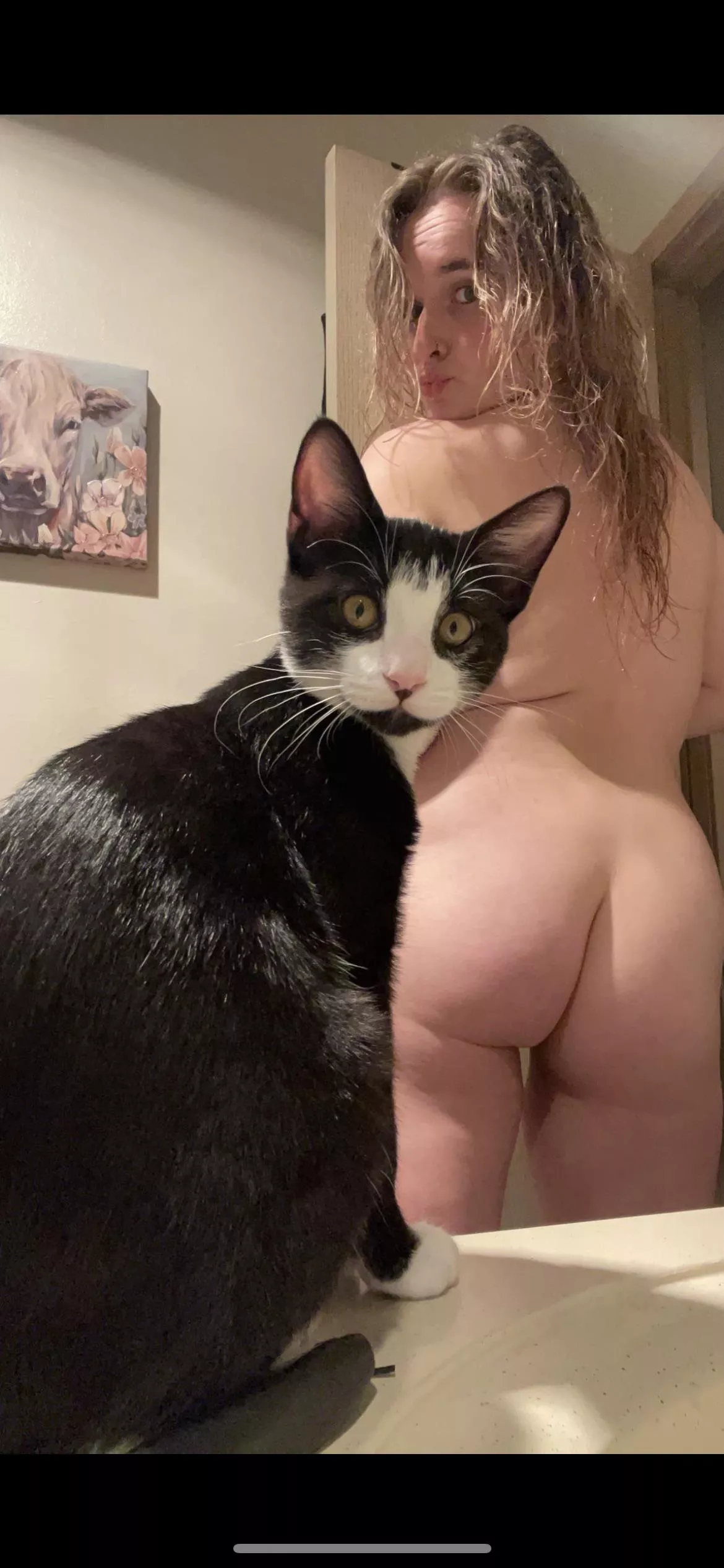 oliver is not camera shy and wanted to be a part of my shoot☺️🤣