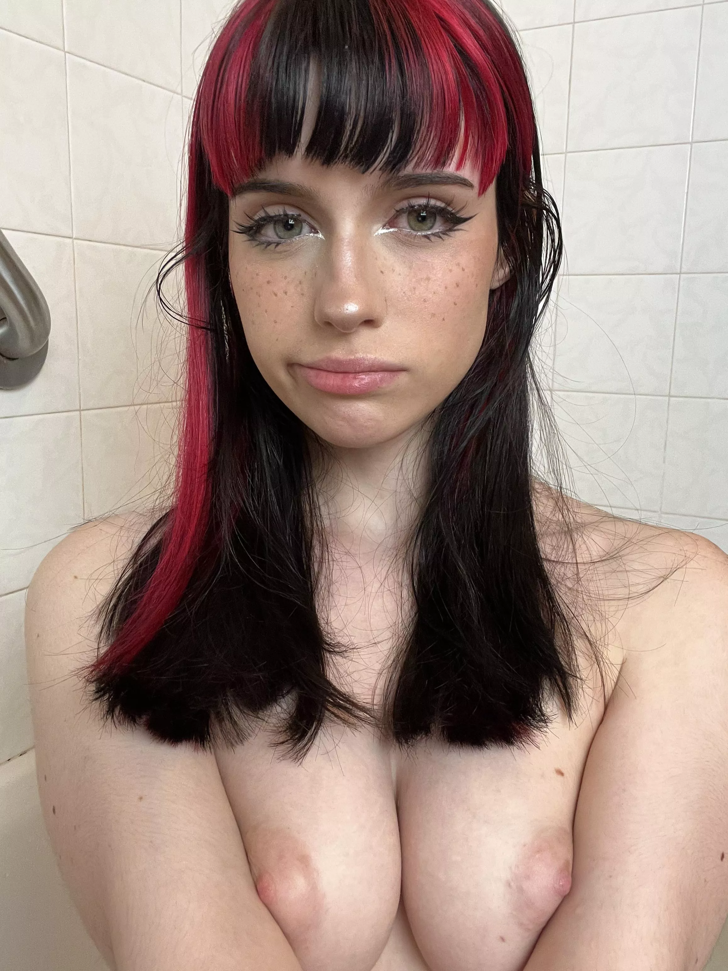 one day i will be a big tiddy goth 🙏