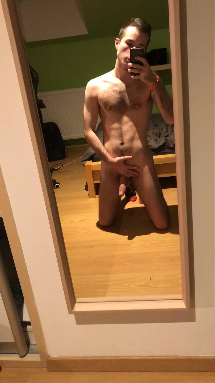 Only time when i dont feel usseles is when i worship superior sex > women🥺