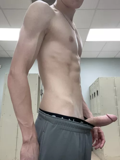 Oops… I think I might be too big 🥴 how about you? [m]