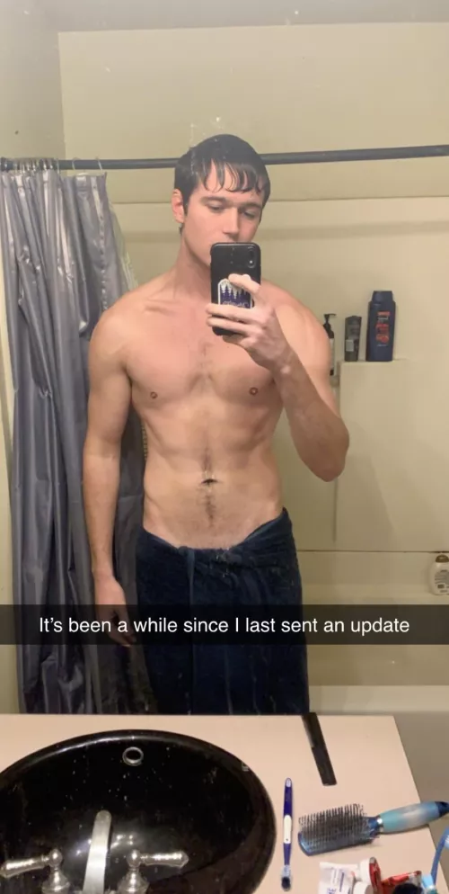 Post shower, hit up my dms 😏