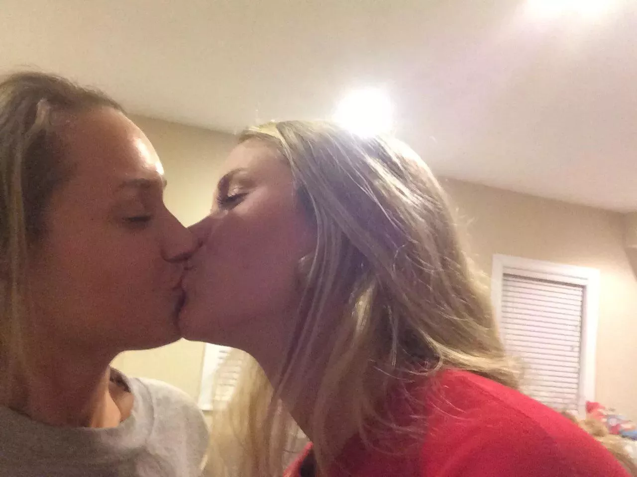 She just kissed me and recorded it 😂🤦🏼‍♀️