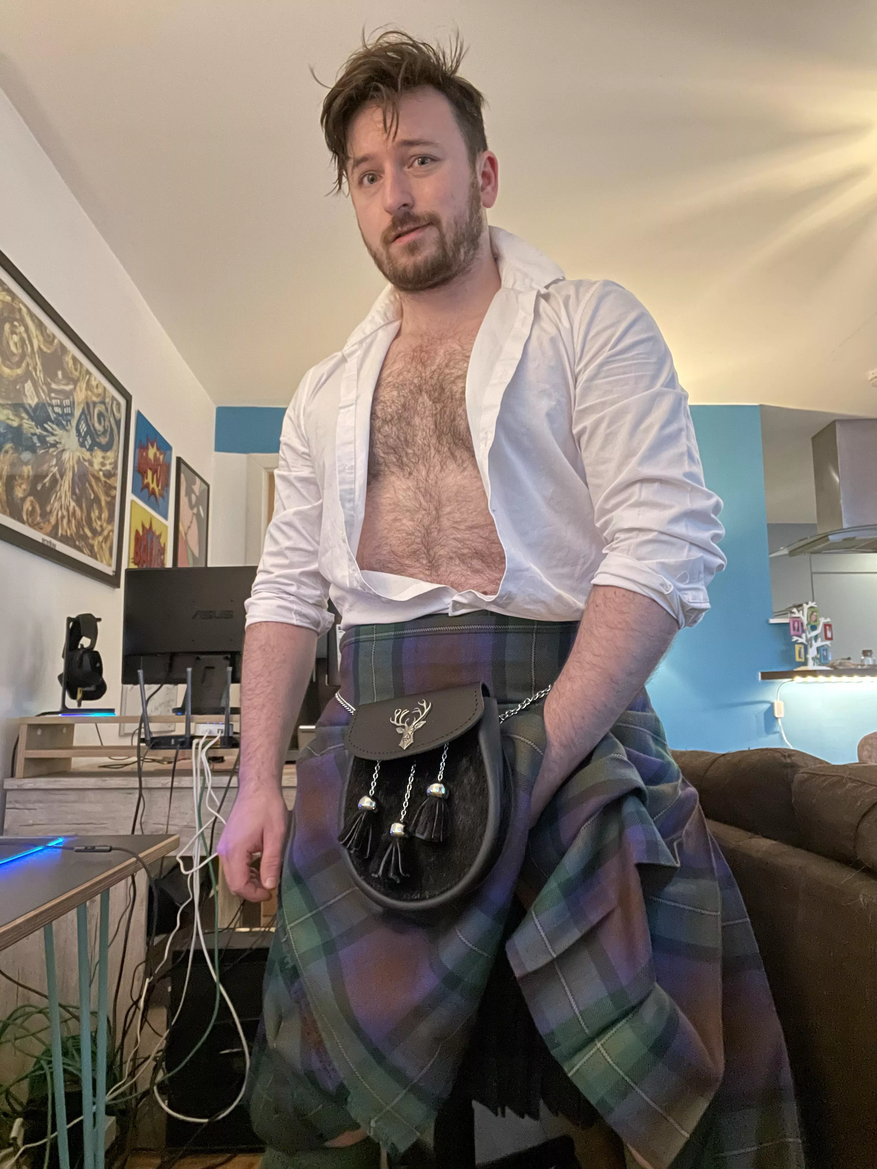 Something about no underwear? 😏