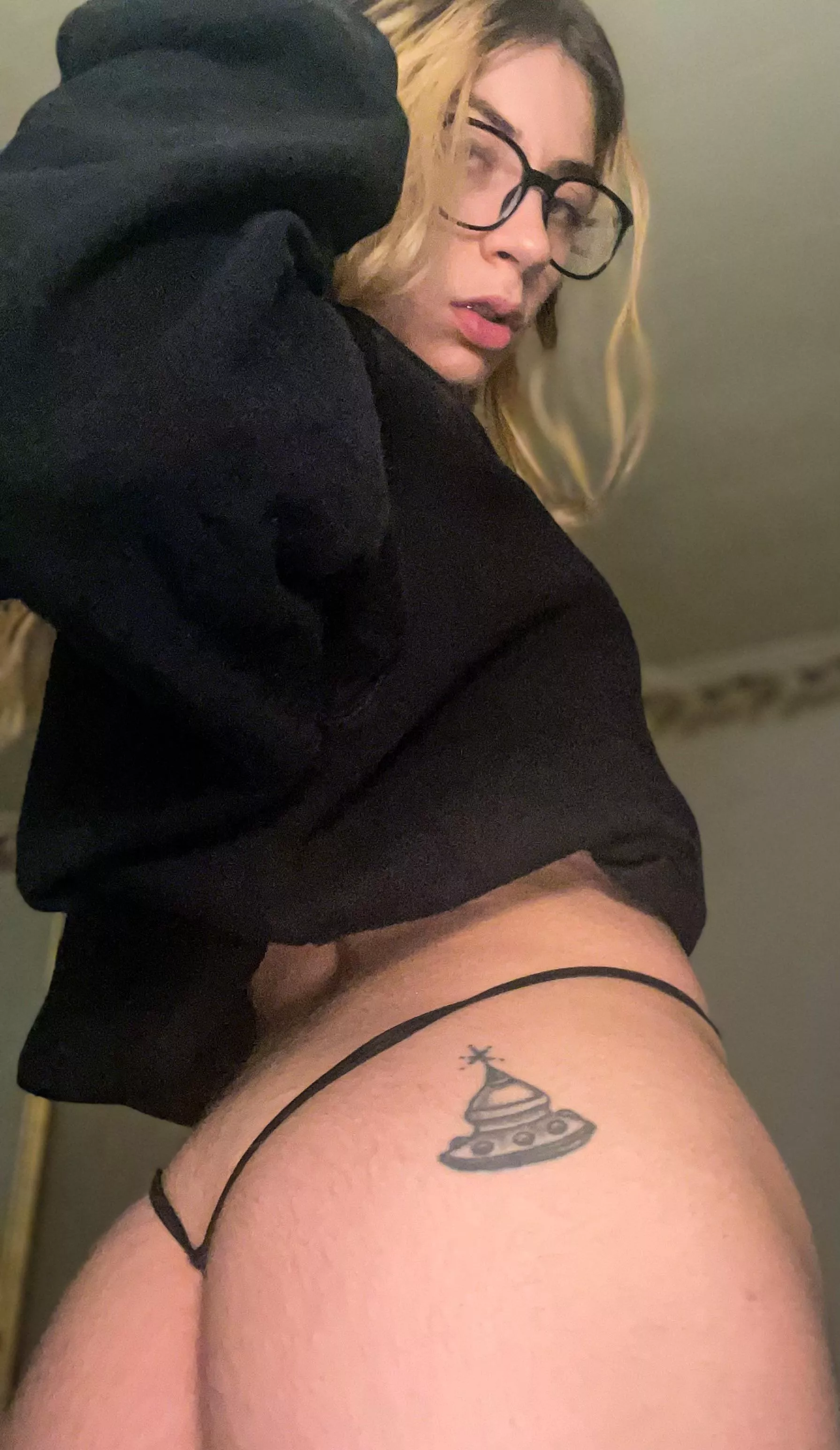 tis the season to accumulate lots of borrowed sweatshirts 🥰