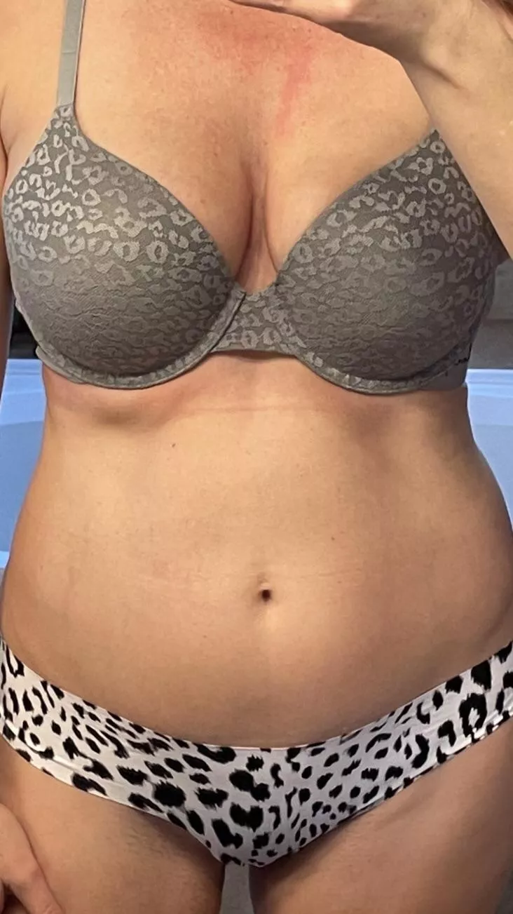 VAULT: 11/3/21 - VS graphite leopard lace w/ black & white leopard thong (NSFW)
