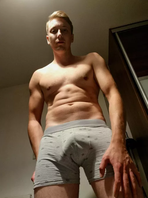 Who wants to come get me hard?