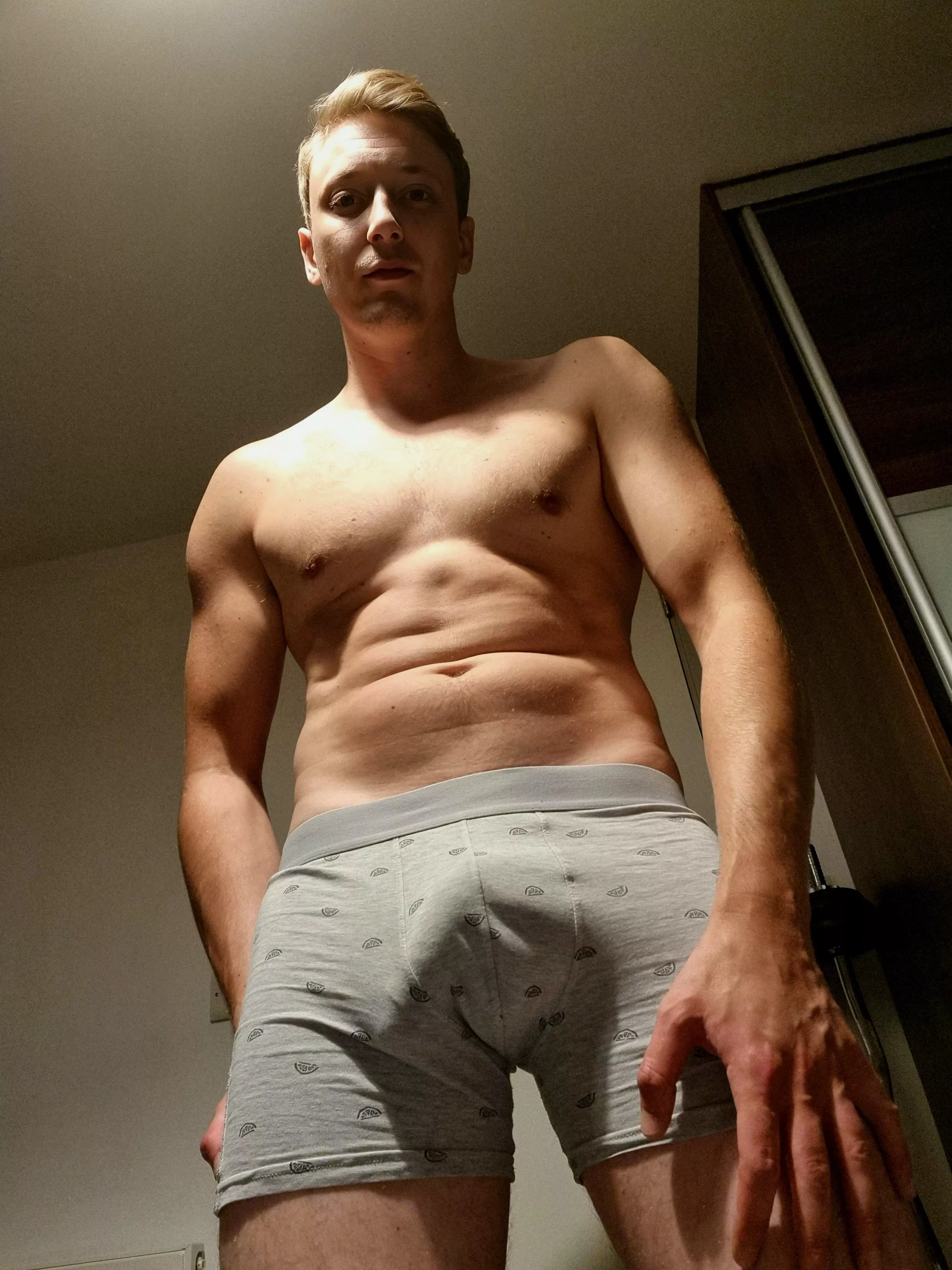 Who wants to come get me hard?