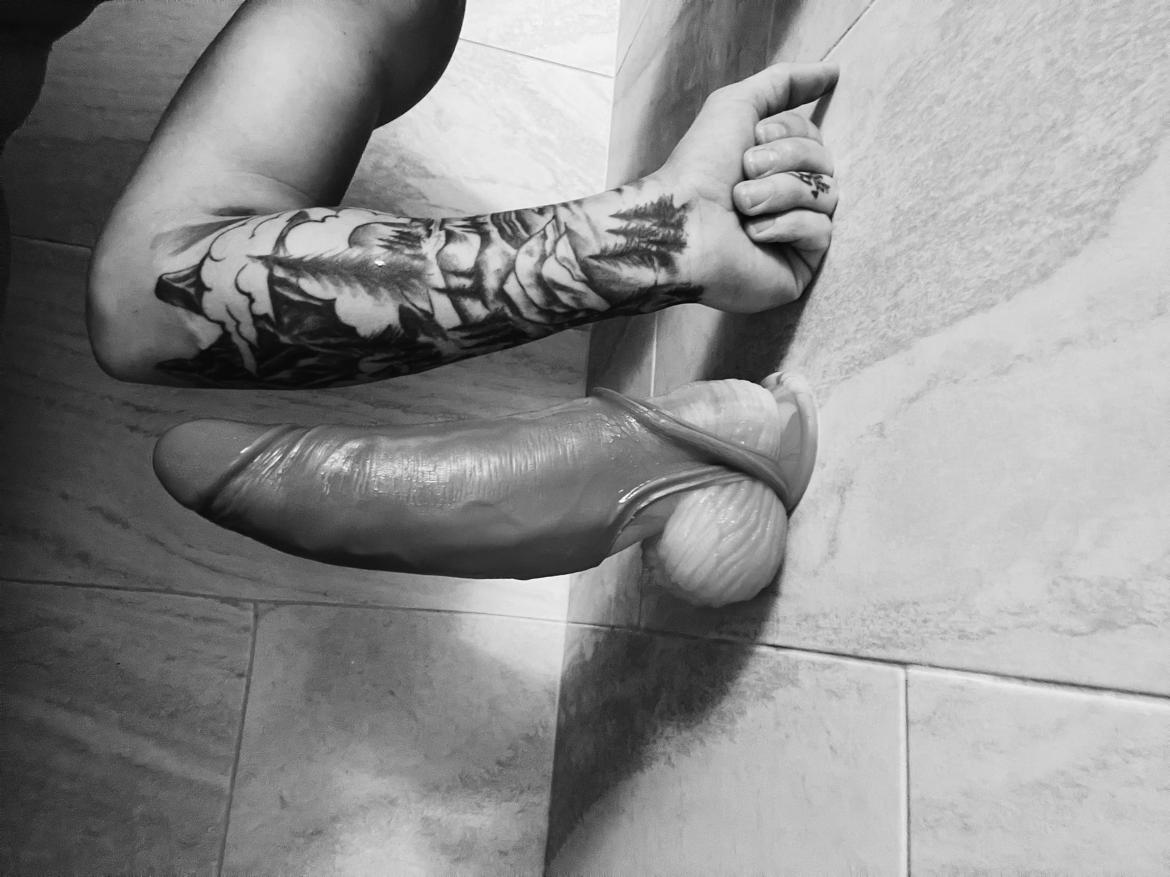 Would you believe me if I told you I could take this big guy balls deep? Comment down below and upvote and I’ll send ya a 45 second video of it 🥰💕