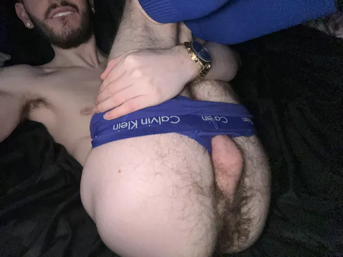 (18) Eat my hairy twink ass ;) 😈😈😈