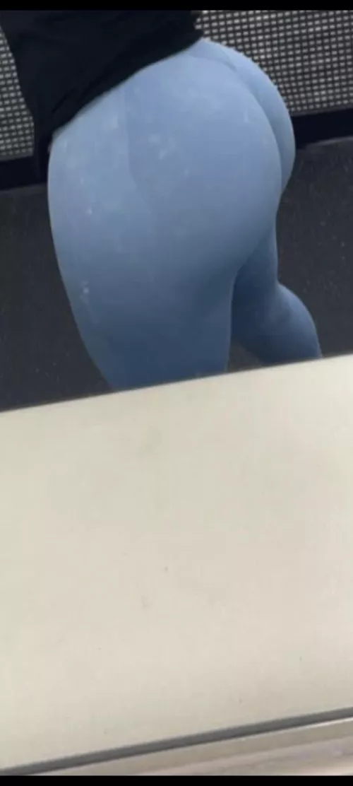 24 Dm me what you'd to to me at the gym. I have some more pics