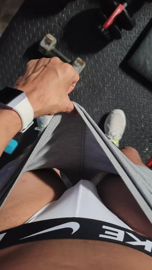 [35] Where the dudes at?... hmu