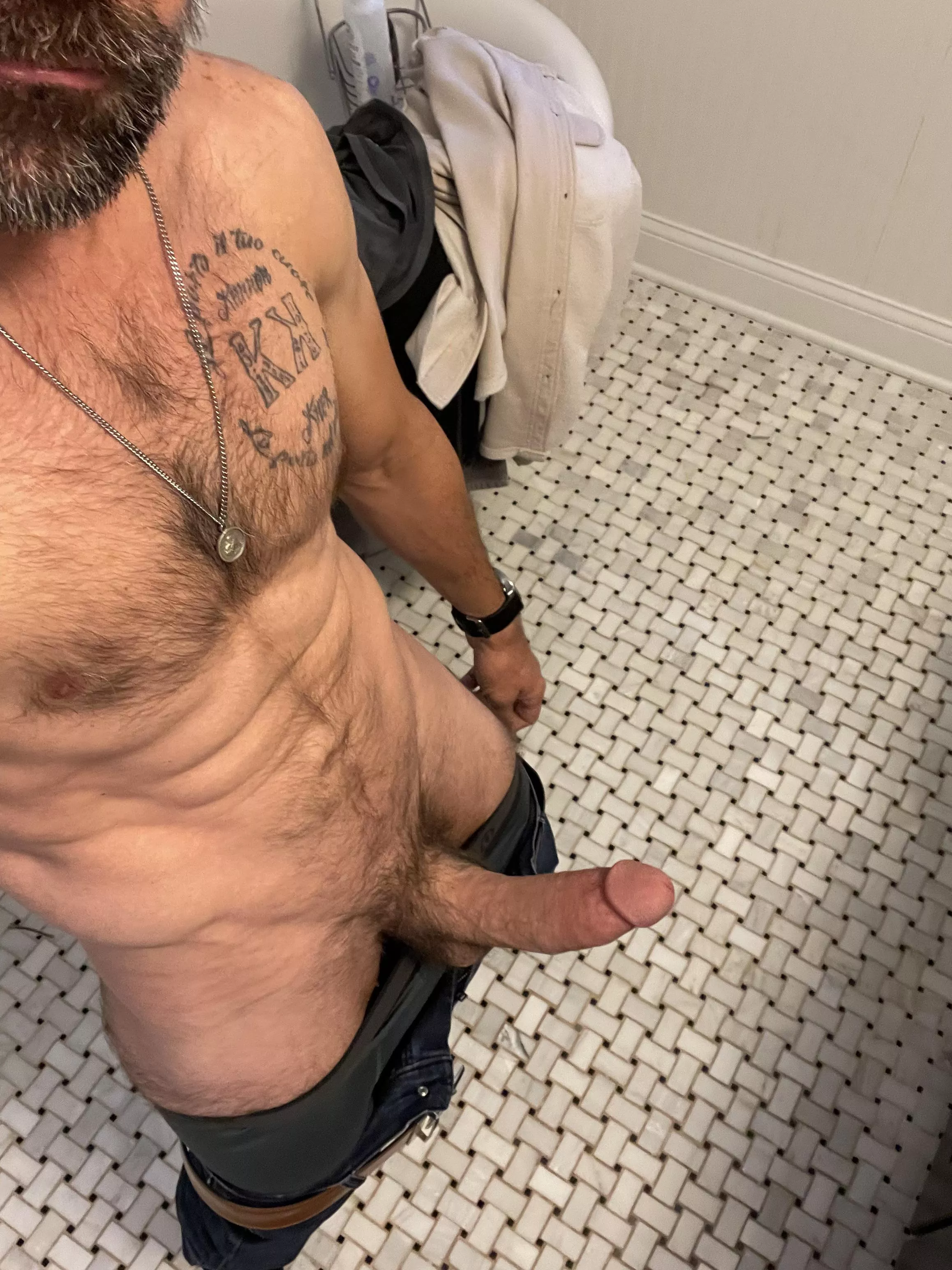 [40] Dilf….where are the MILFS?