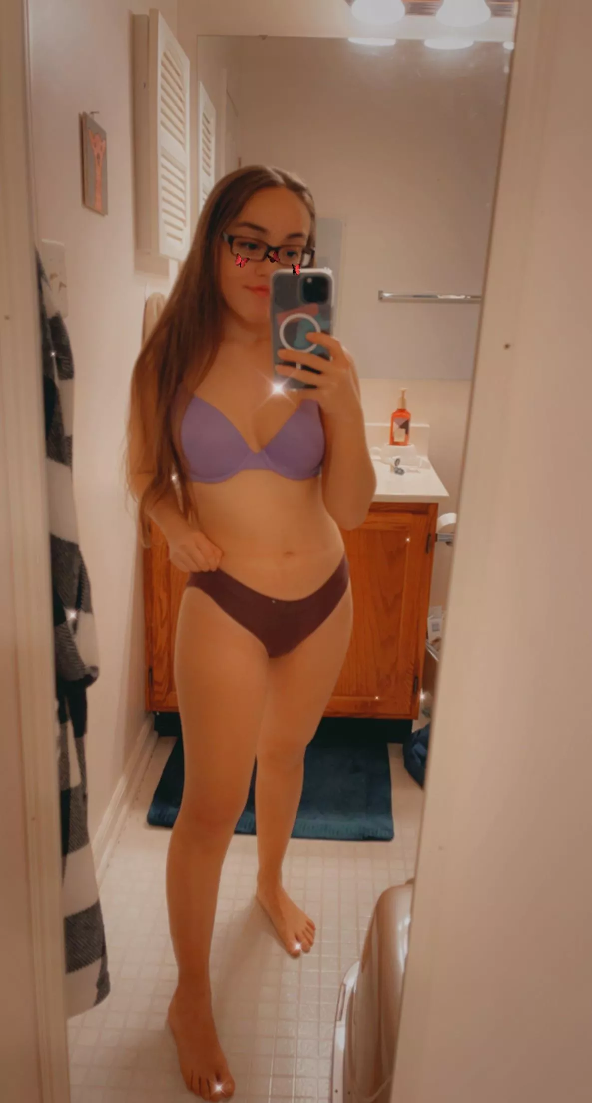 4’8 petite am I your type? 💙❤️